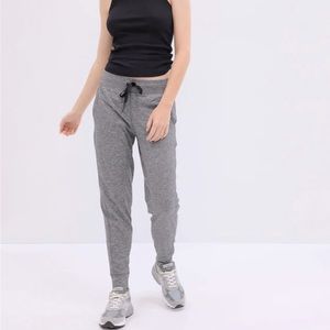 NWT- GapFit Brushed Tech Jersey Full Length Leggings